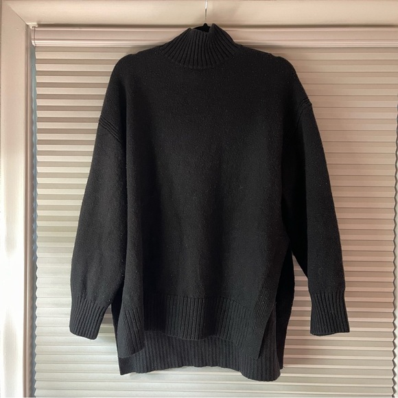 H&M black sweater - Picture 1 of 7